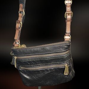 Vintage Fossil Black Pebbled Leather Explorer Triple Zip Black Crossbody Bag
